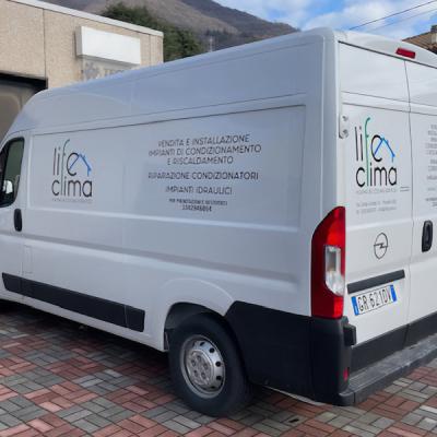 Pre-spaced vinyl lettering for vehicles